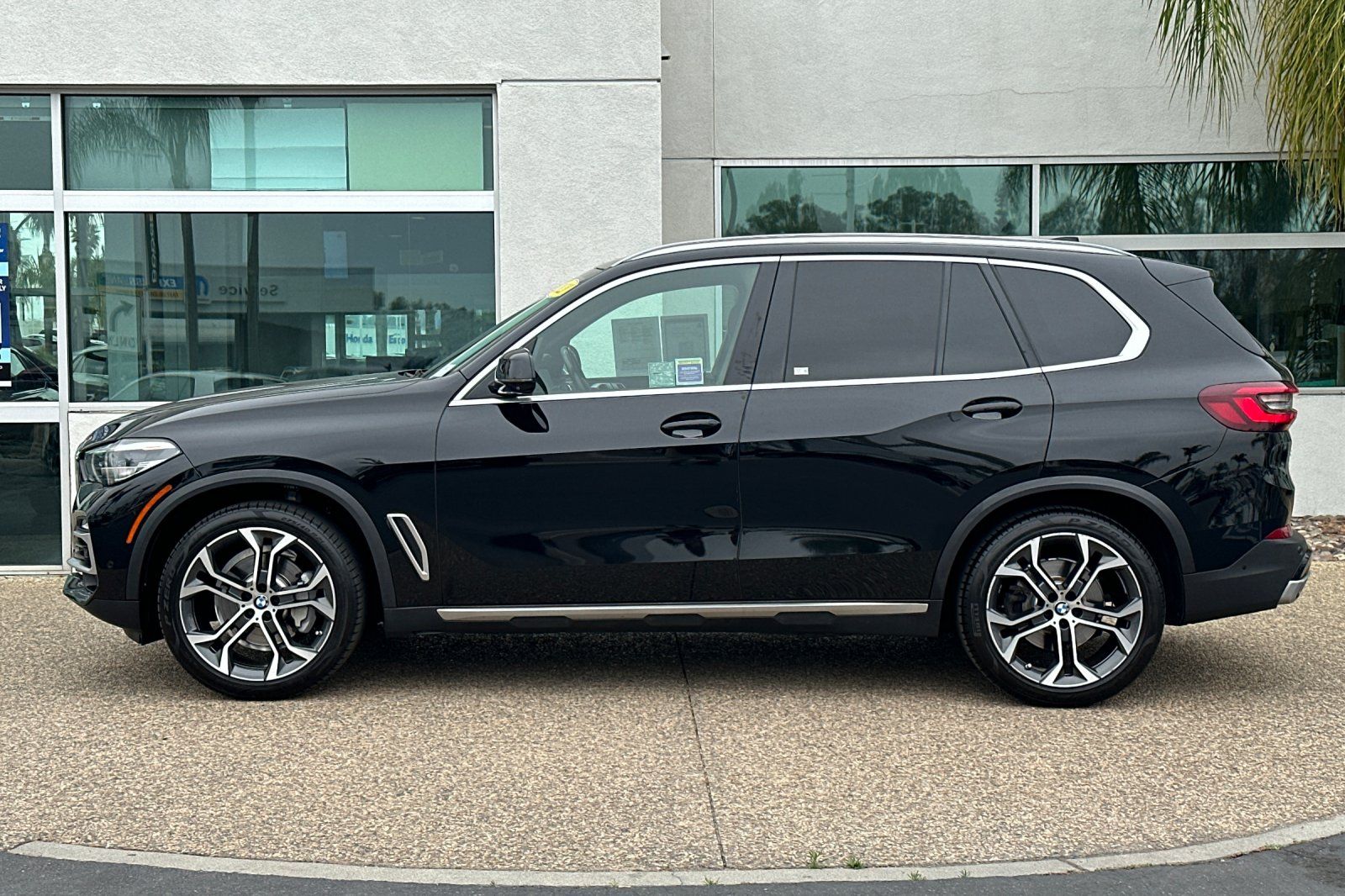 Vehicle image 8 of 30