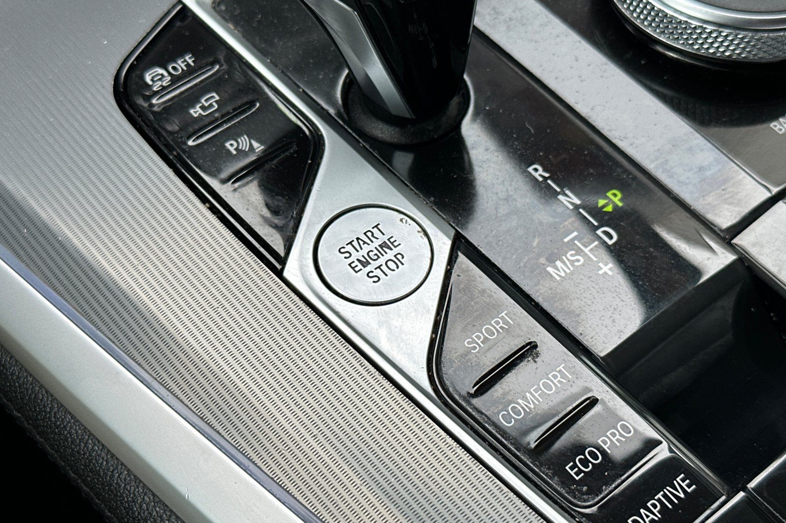 Vehicle image 23 of 30