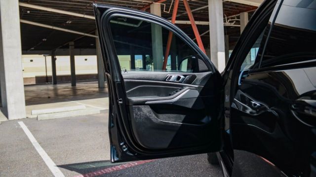 Vehicle image 13 of 39