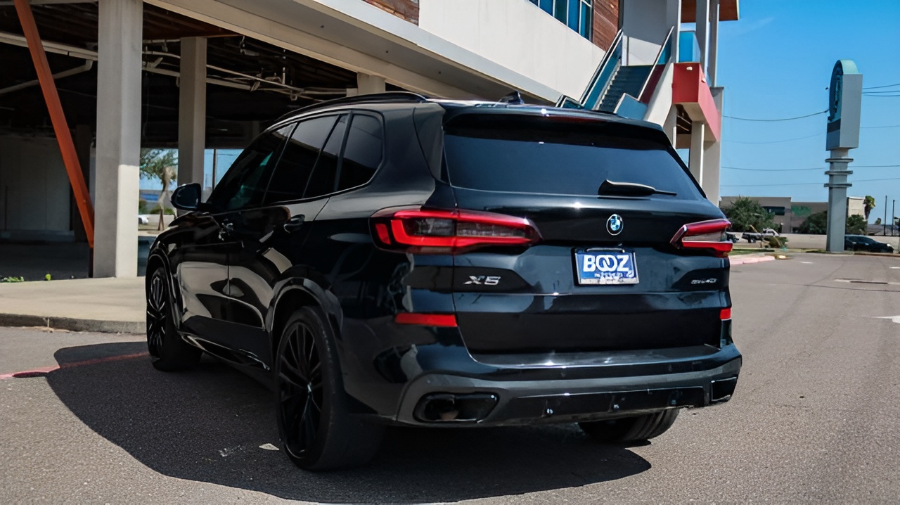Vehicle image 38 of 39