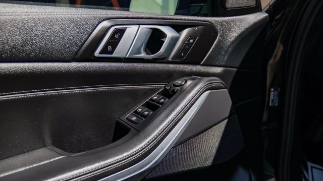 Vehicle image 14 of 39