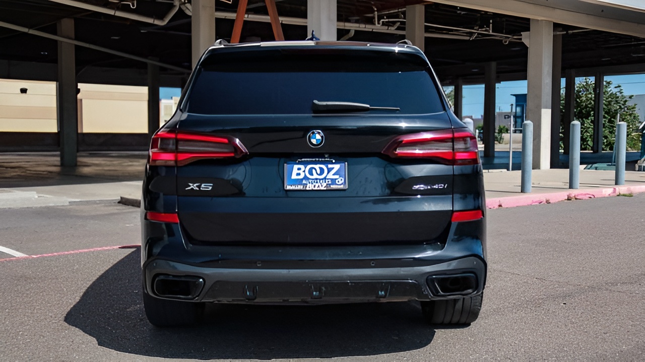 Vehicle image 37 of 39