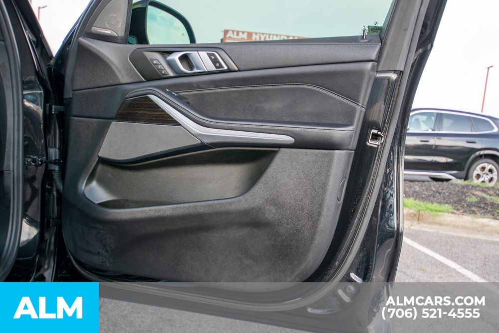 Vehicle image 41 of 49
