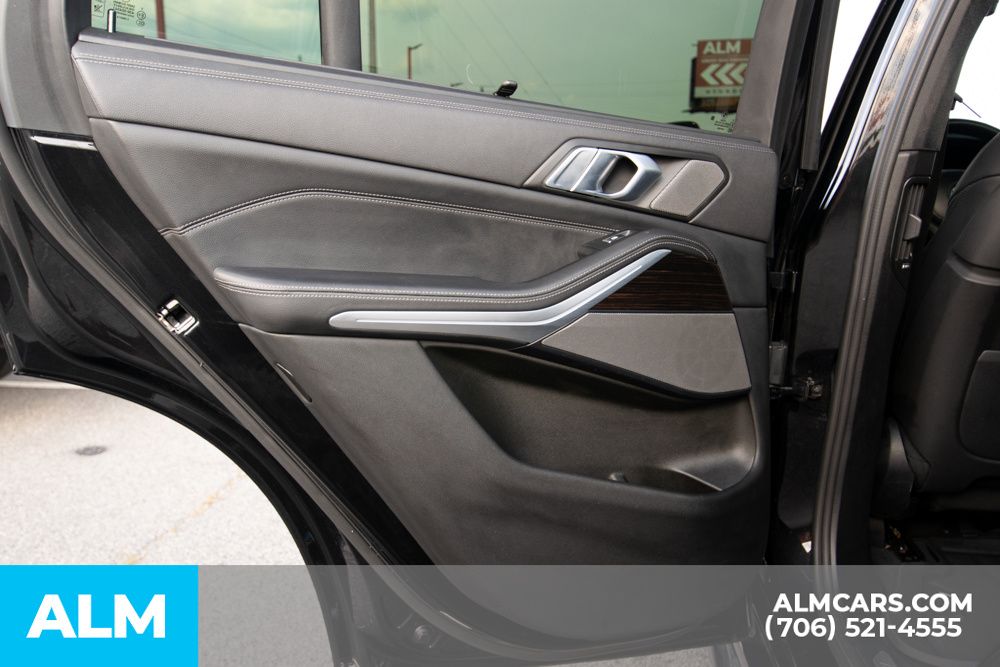 Vehicle image 39 of 49