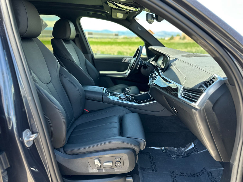 Vehicle image 26 of 32