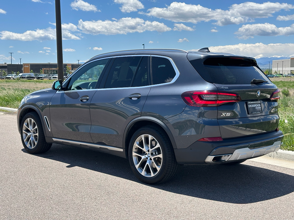 Vehicle image 7 of 32
