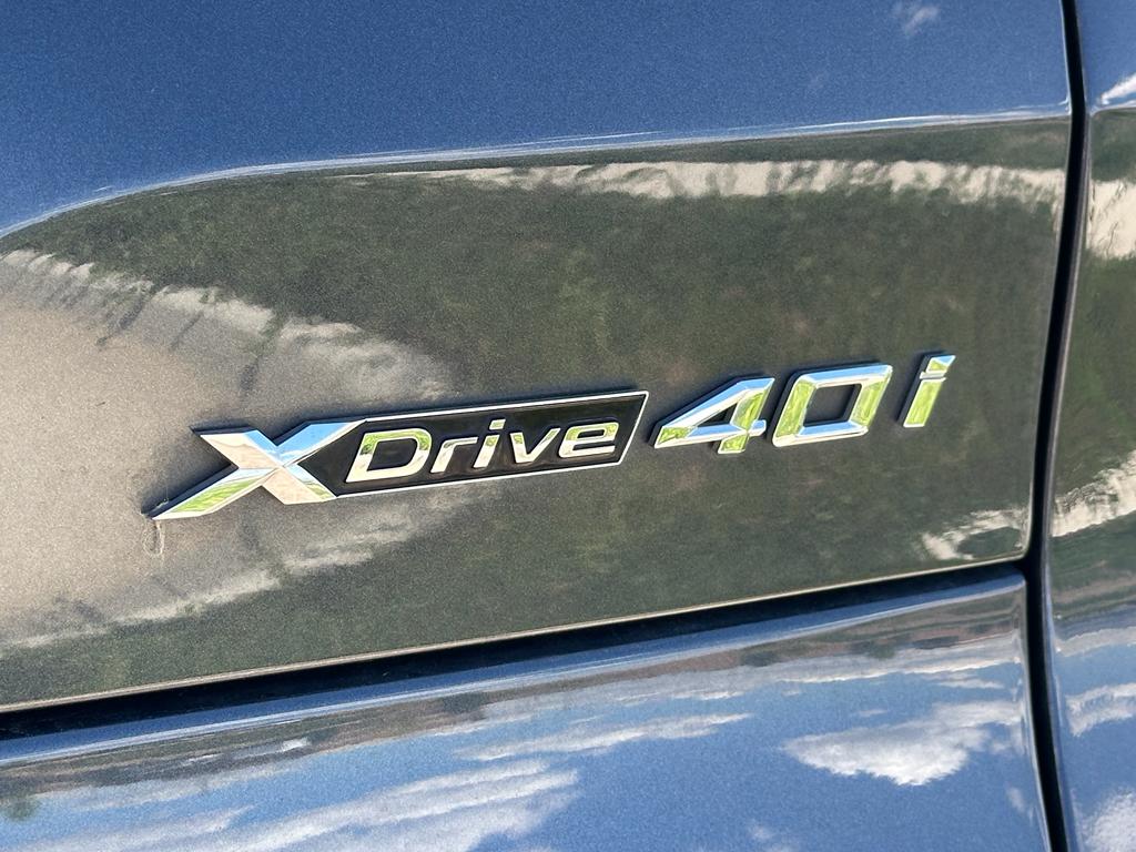 Vehicle image 10 of 32