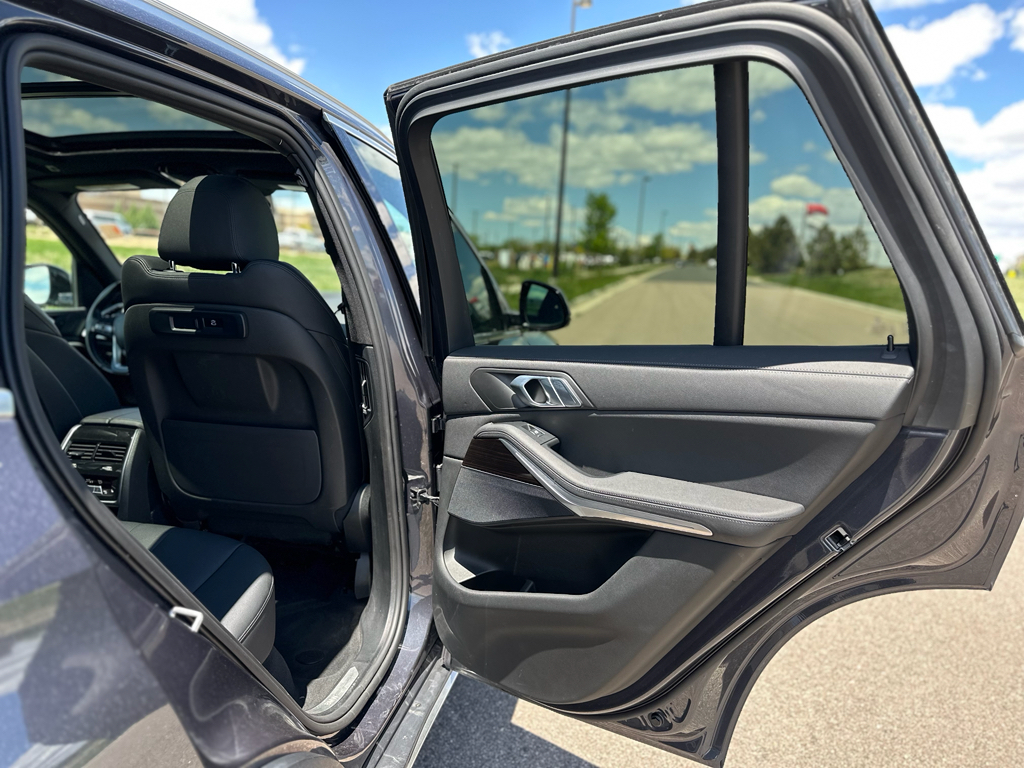 Vehicle image 27 of 32