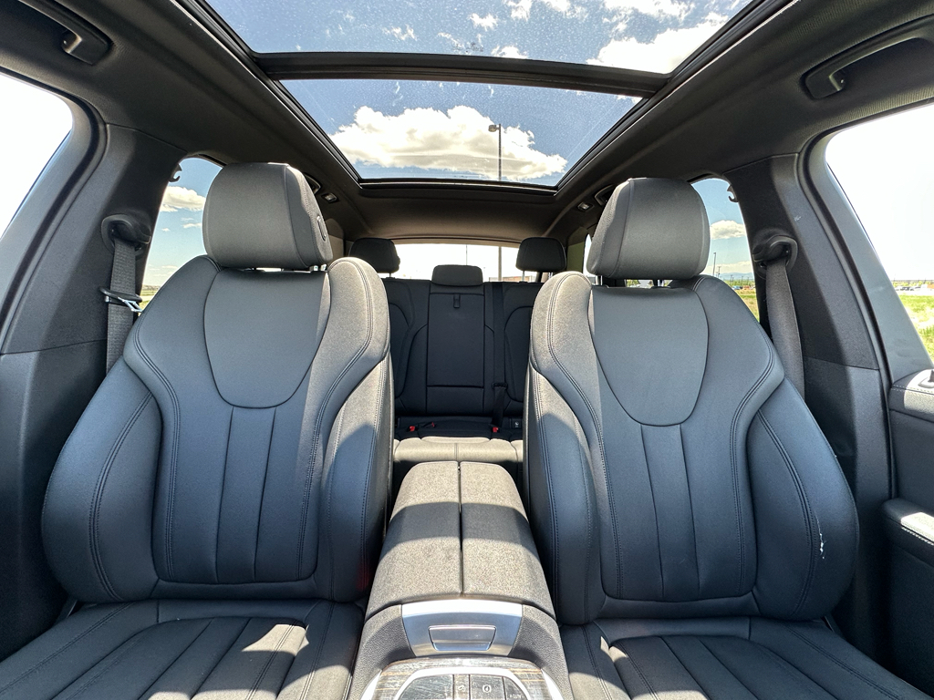 Vehicle image 13 of 32