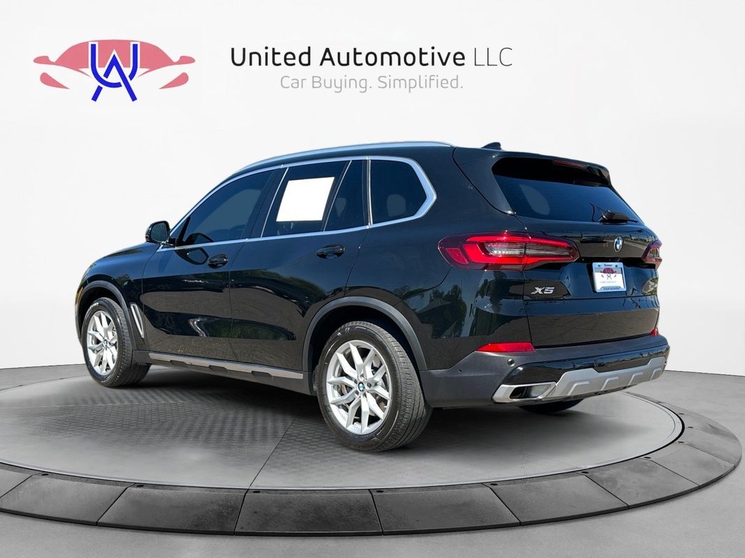 Vehicle image 7 of 49