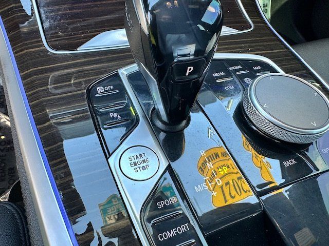 Vehicle image 32 of 49