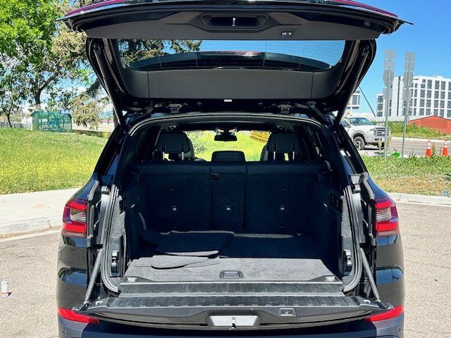Vehicle image 27 of 49