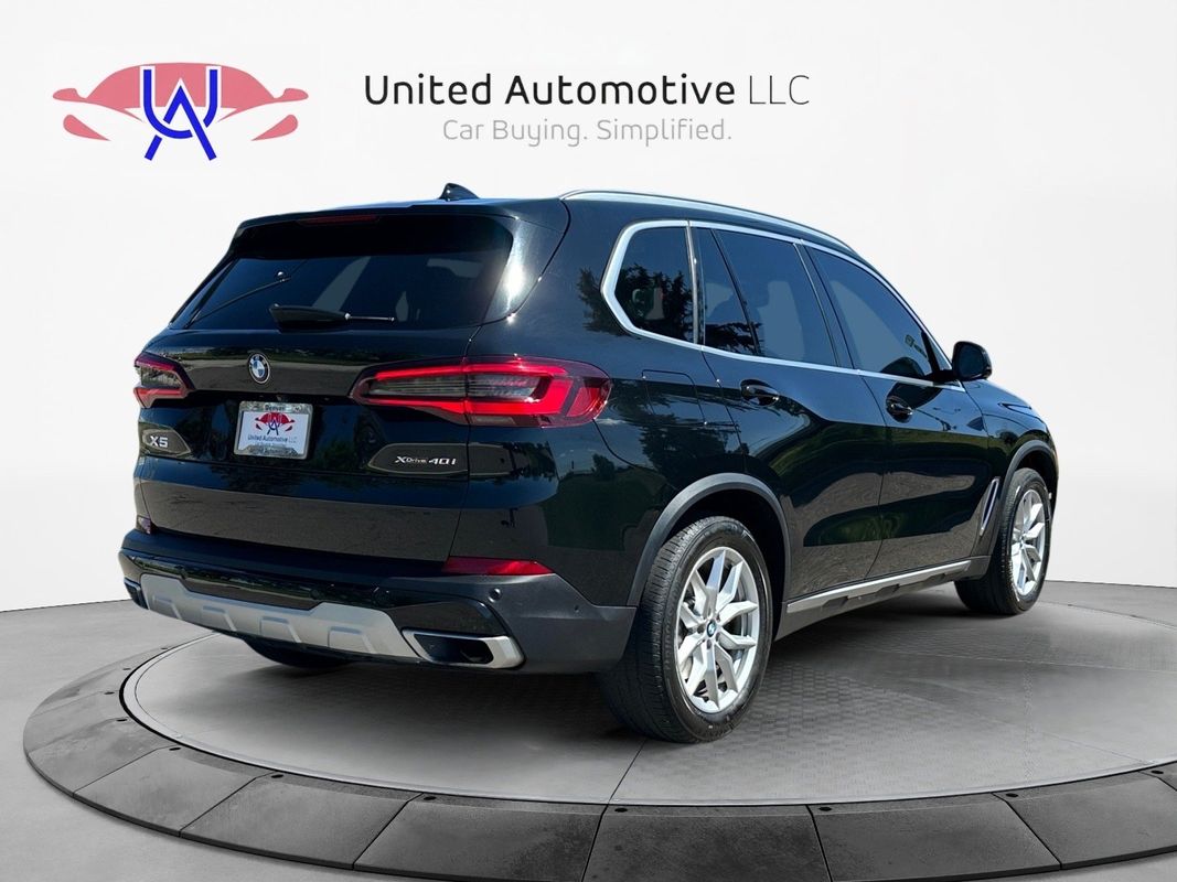 Vehicle image 5 of 49