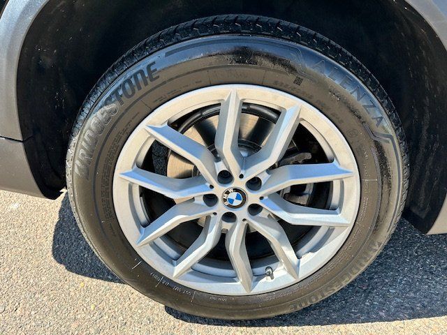 Vehicle image 22 of 49