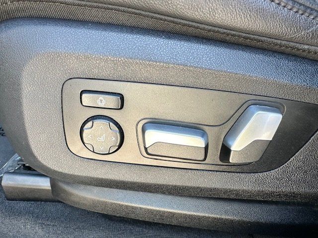 Vehicle image 36 of 49