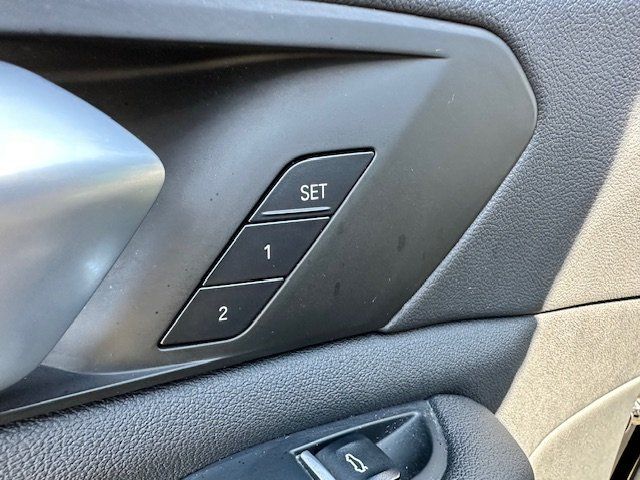 Vehicle image 37 of 49