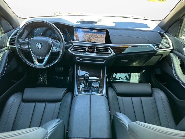 Vehicle image 11 of 49