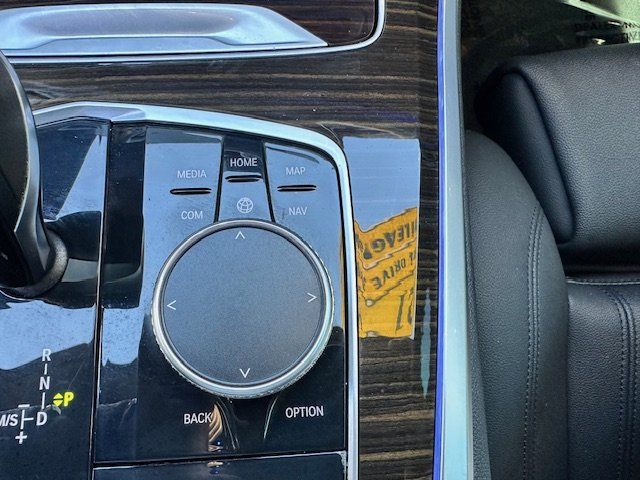 Vehicle image 31 of 49