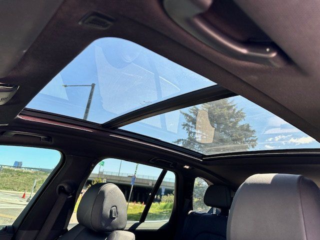 Vehicle image 33 of 49