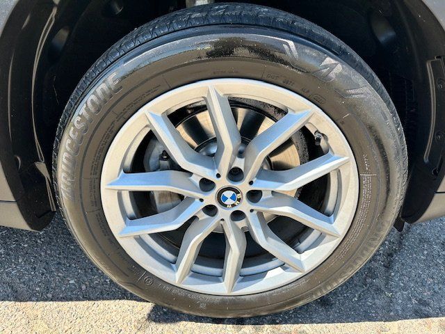 Vehicle image 46 of 49