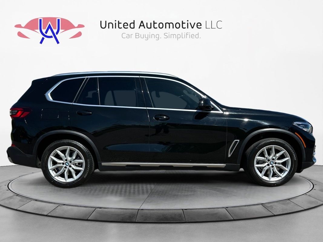 Vehicle image 4 of 49