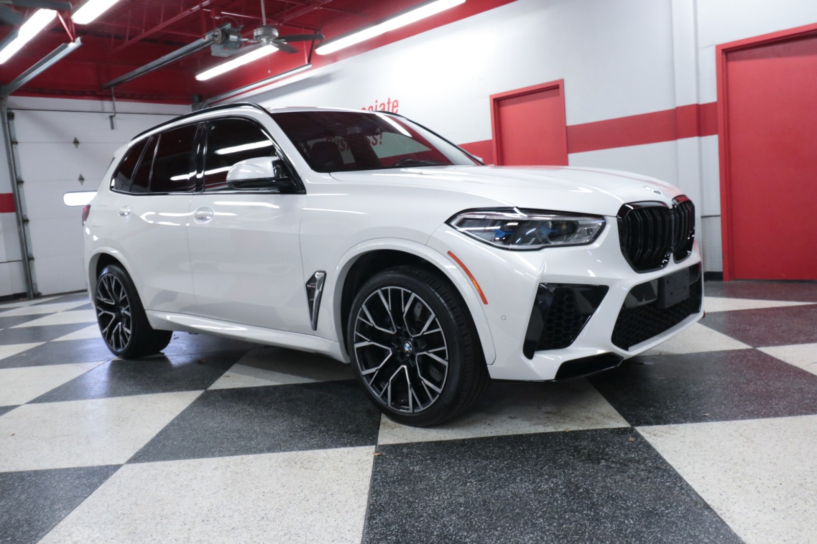 Vehicle image 5 of 44