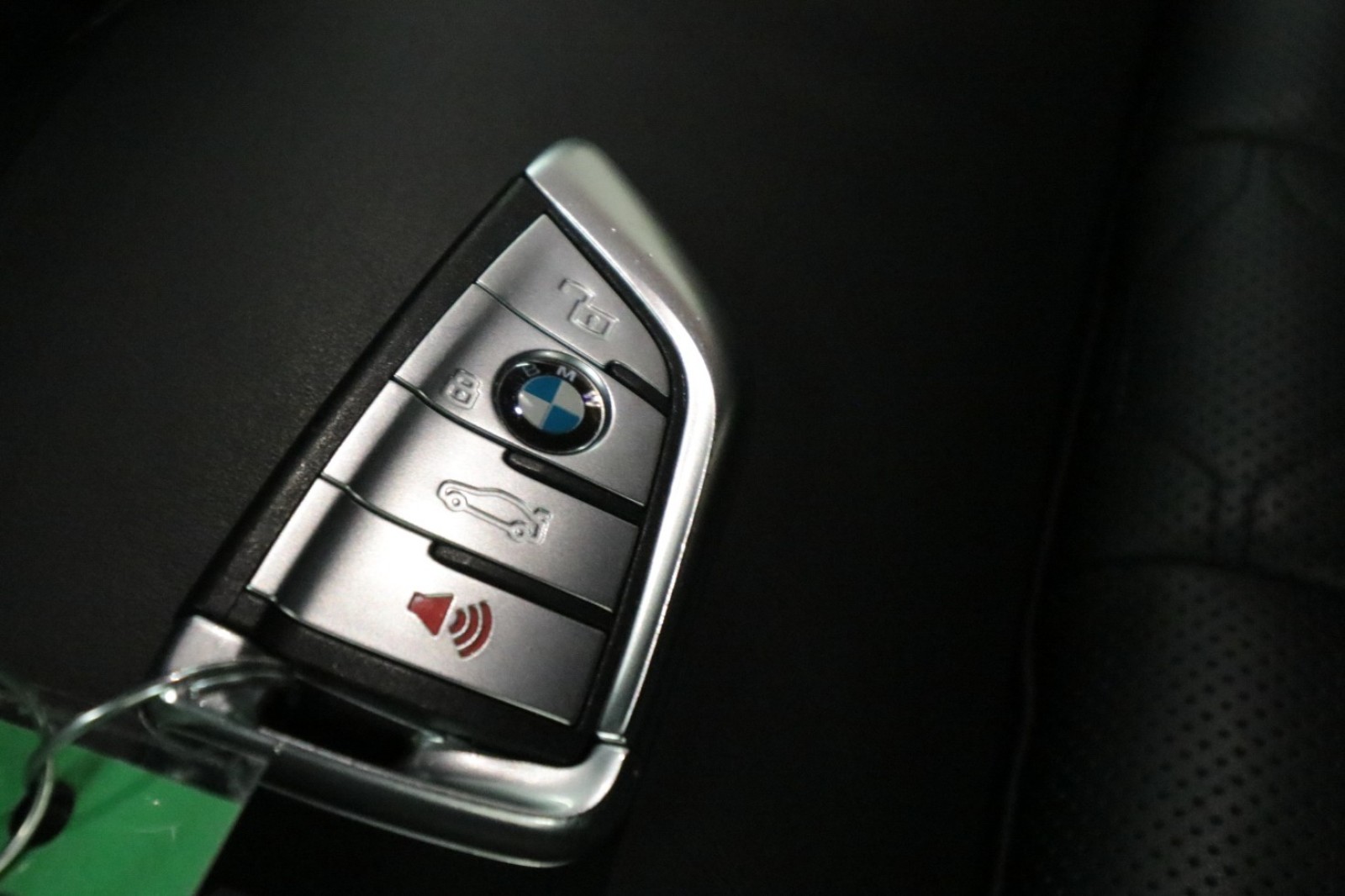 Vehicle image 31 of 44