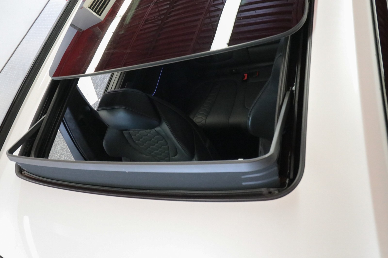 Vehicle image 17 of 44