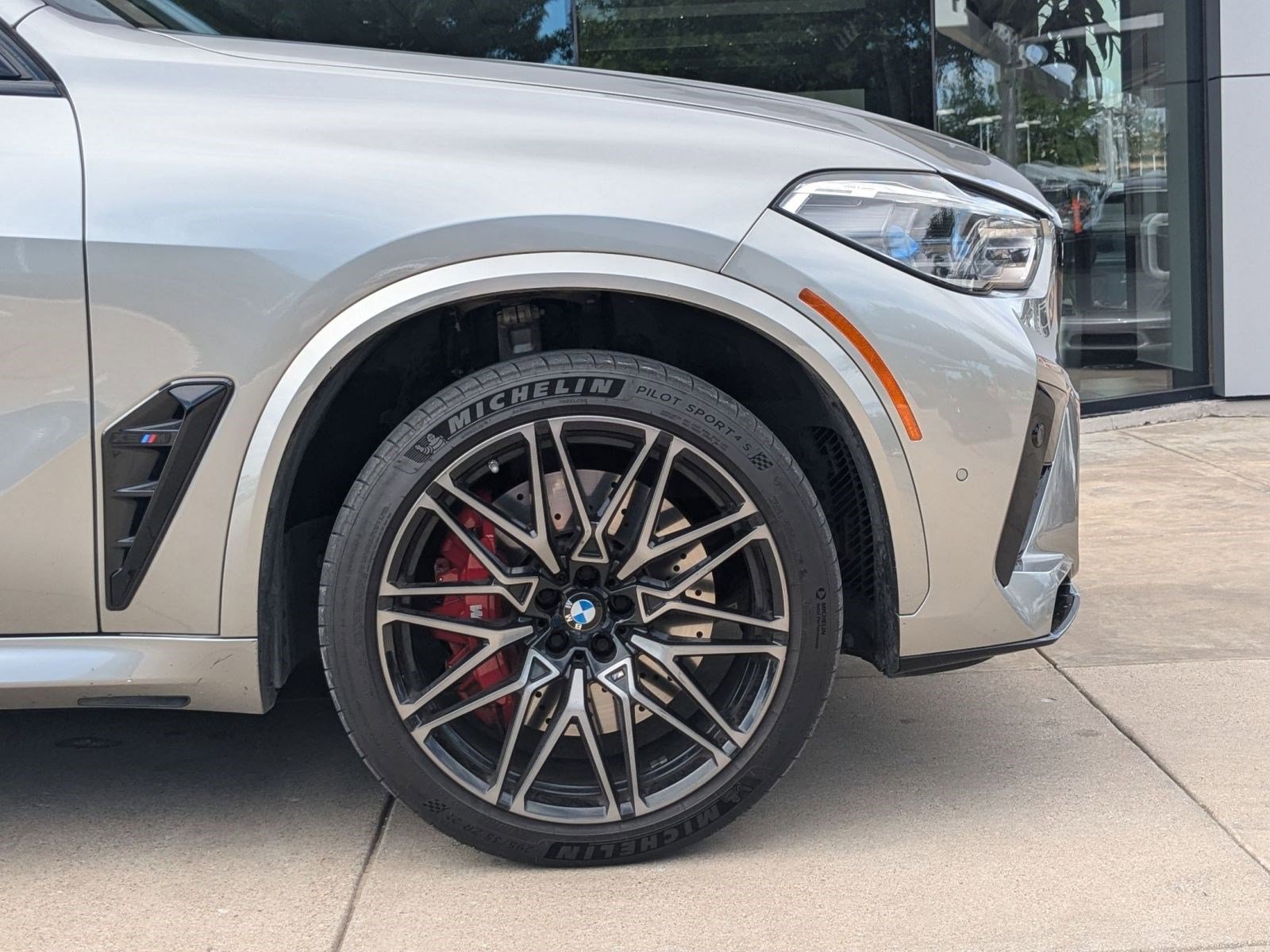 Vehicle image 11 of 28