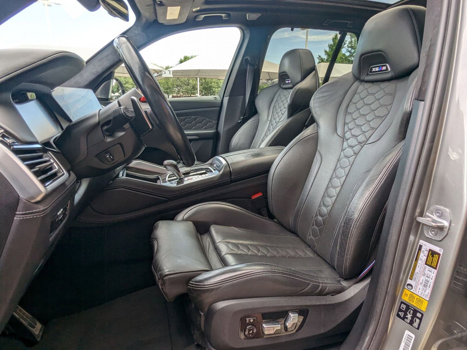 Vehicle image 10 of 28