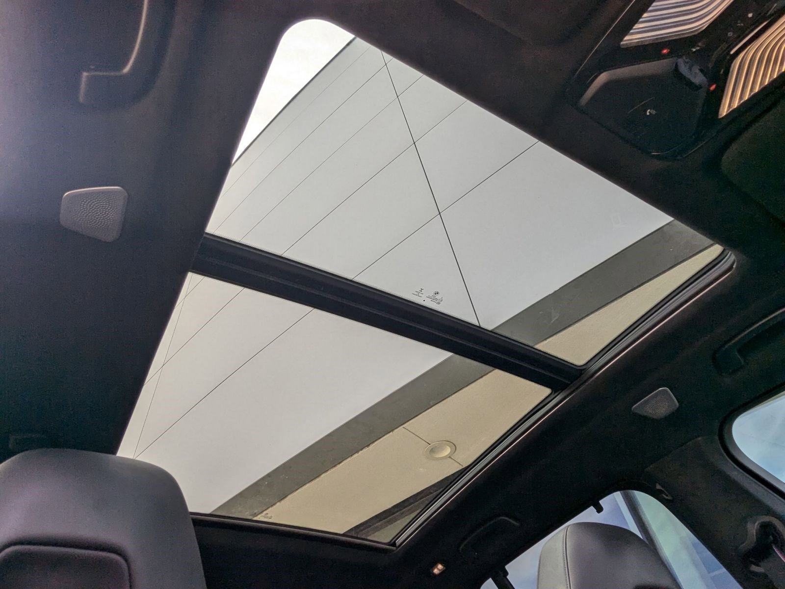Vehicle image 26 of 28