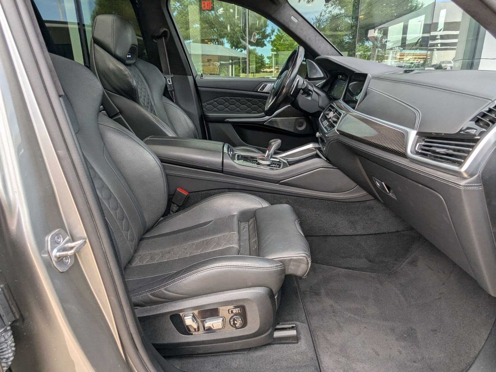 Vehicle image 24 of 28