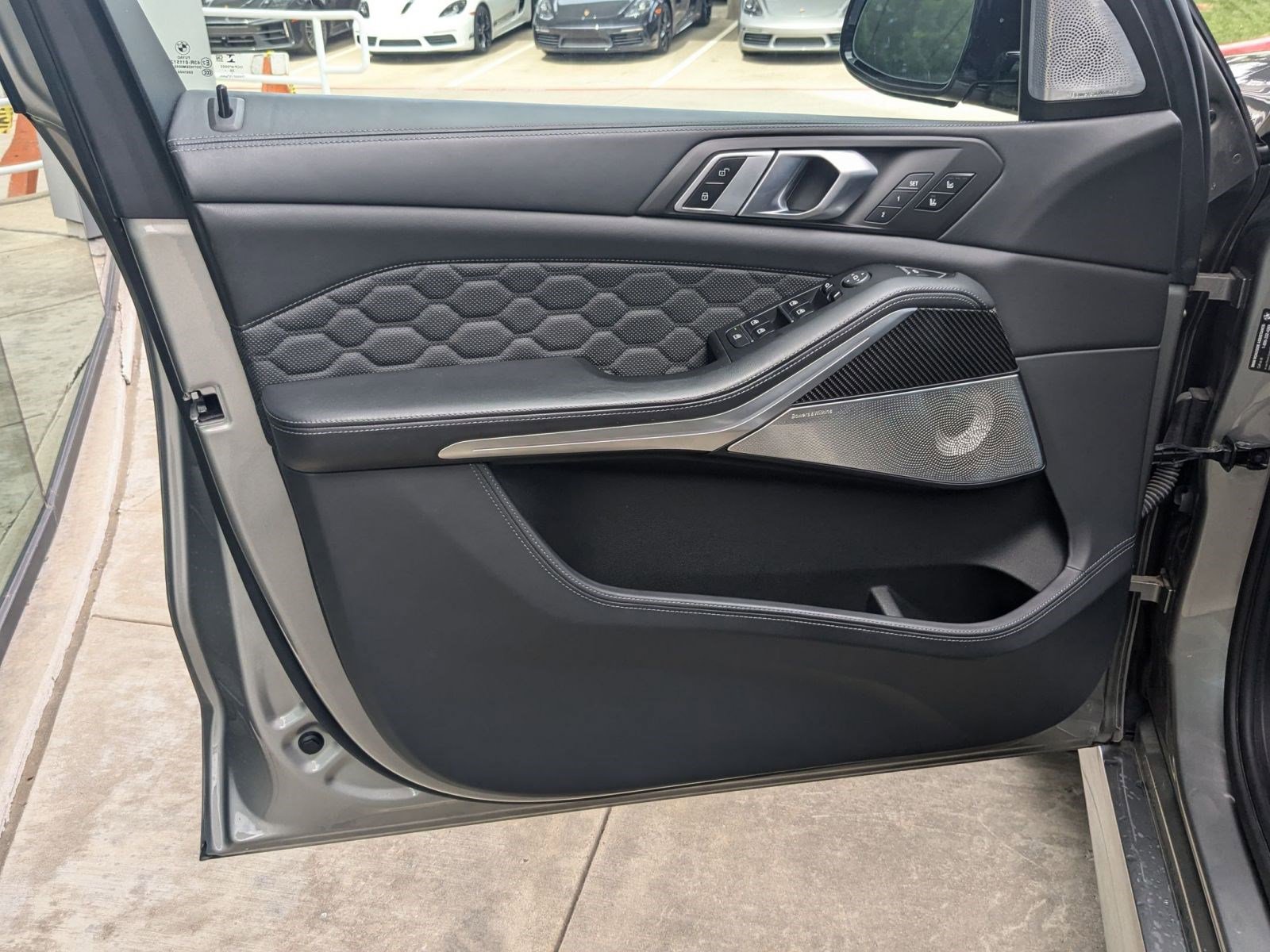 Vehicle image 13 of 28