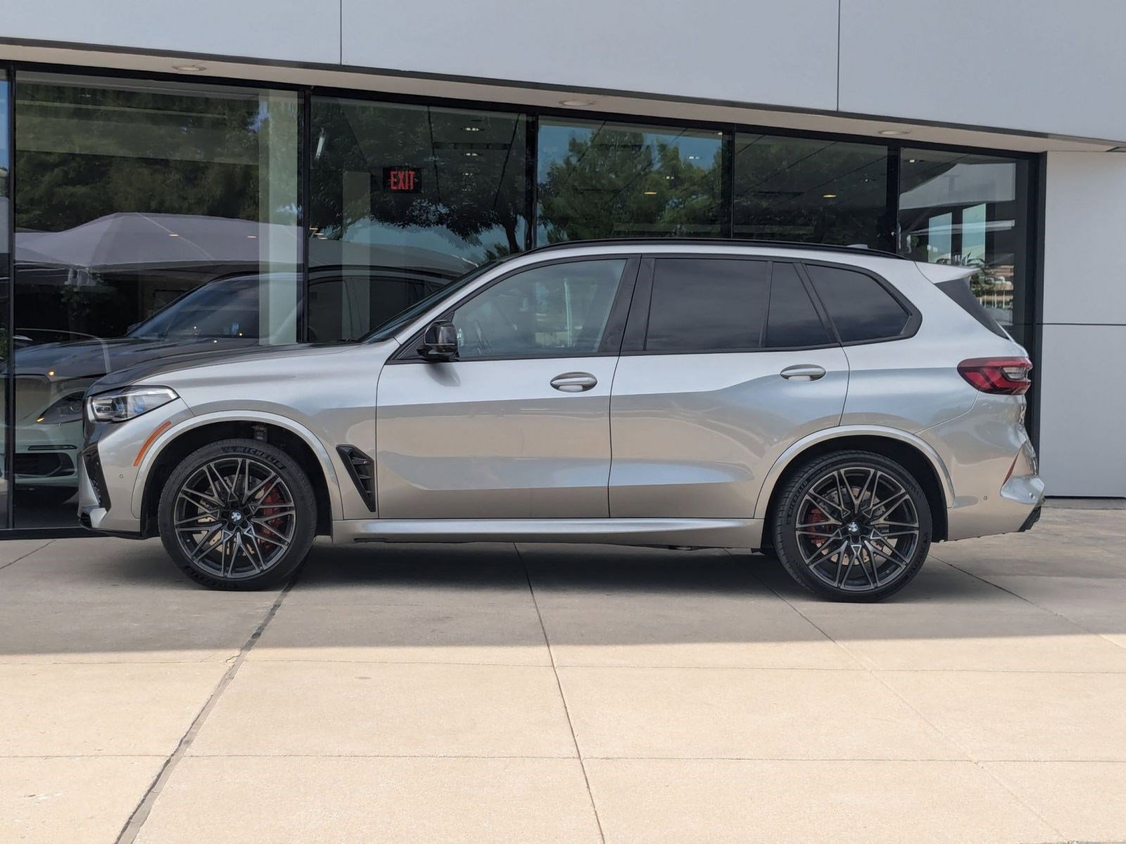 Vehicle image 8 of 28