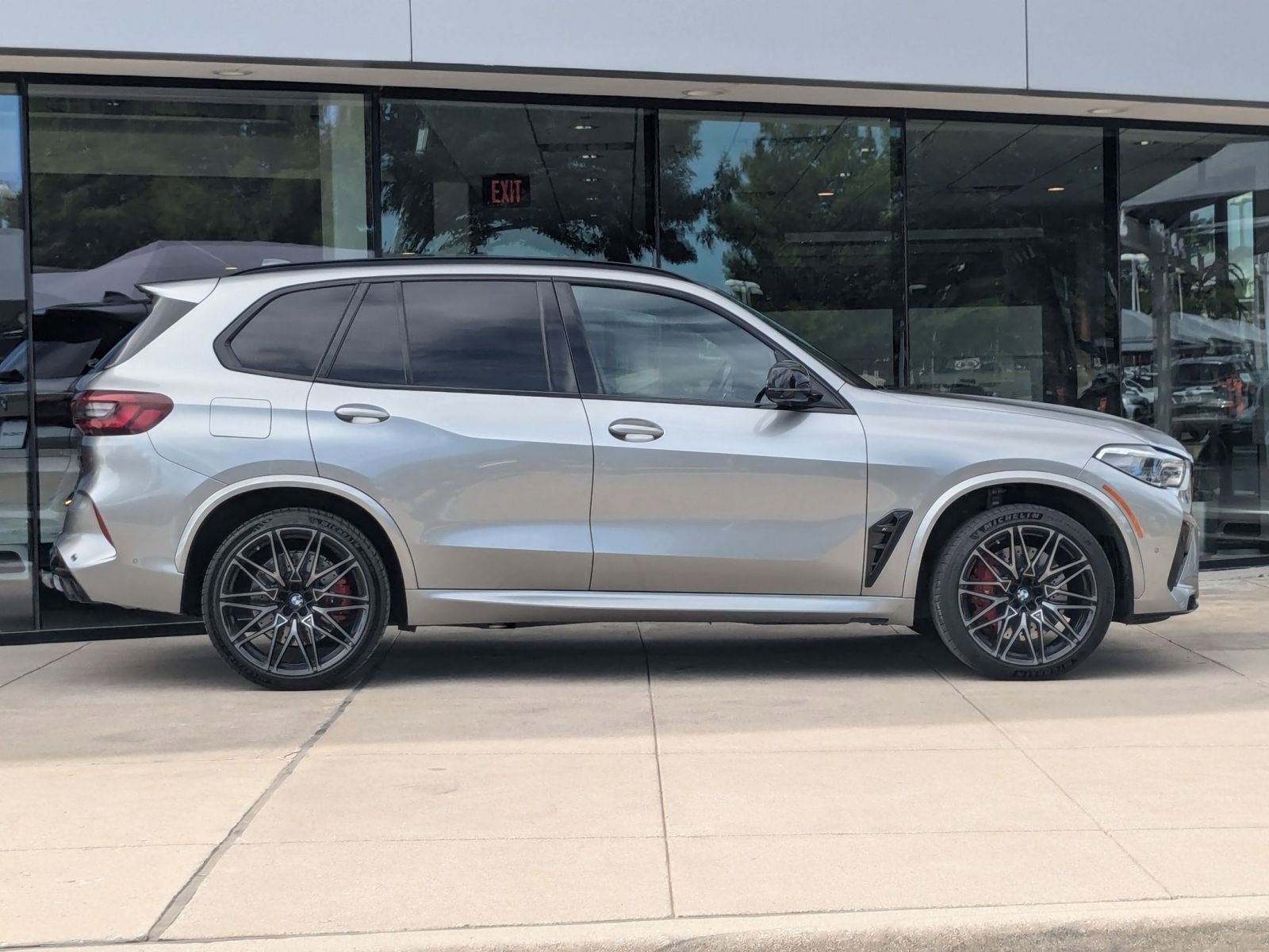 Vehicle image 4 of 28