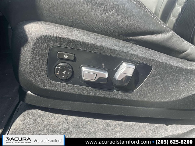 Vehicle image 33 of 35