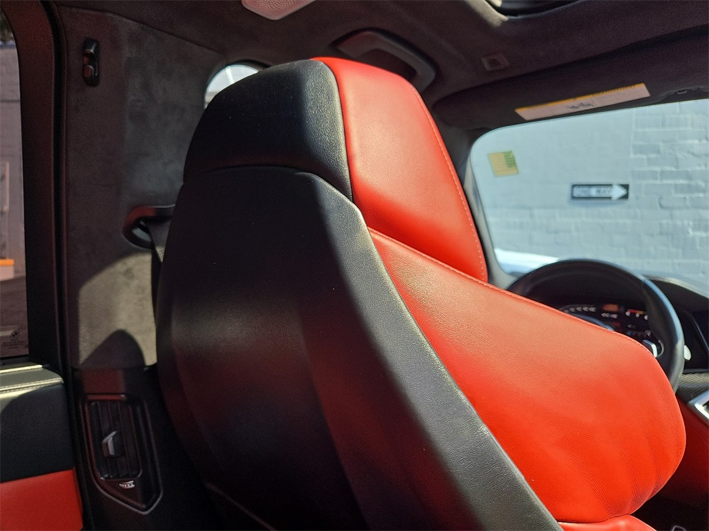 Vehicle image 28 of 31