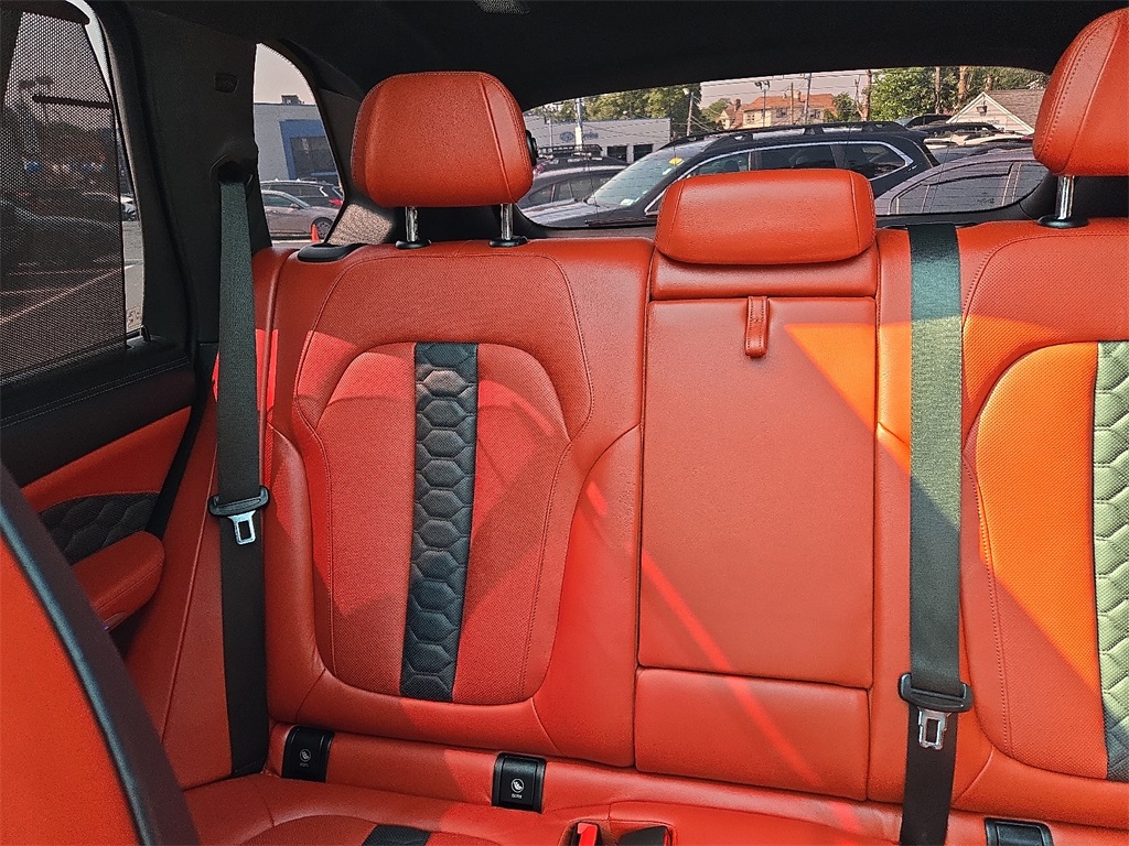 Vehicle image 15 of 31