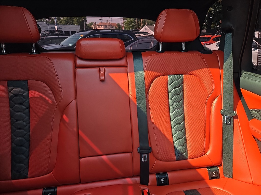 Vehicle image 16 of 31