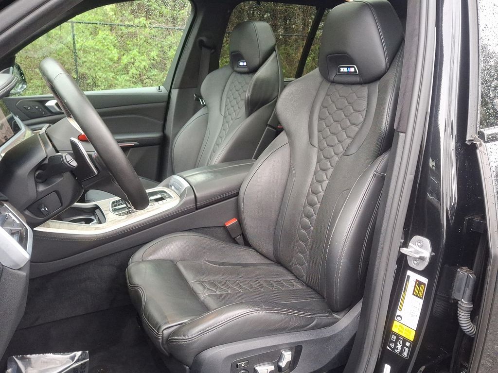 Vehicle image 13 of 32