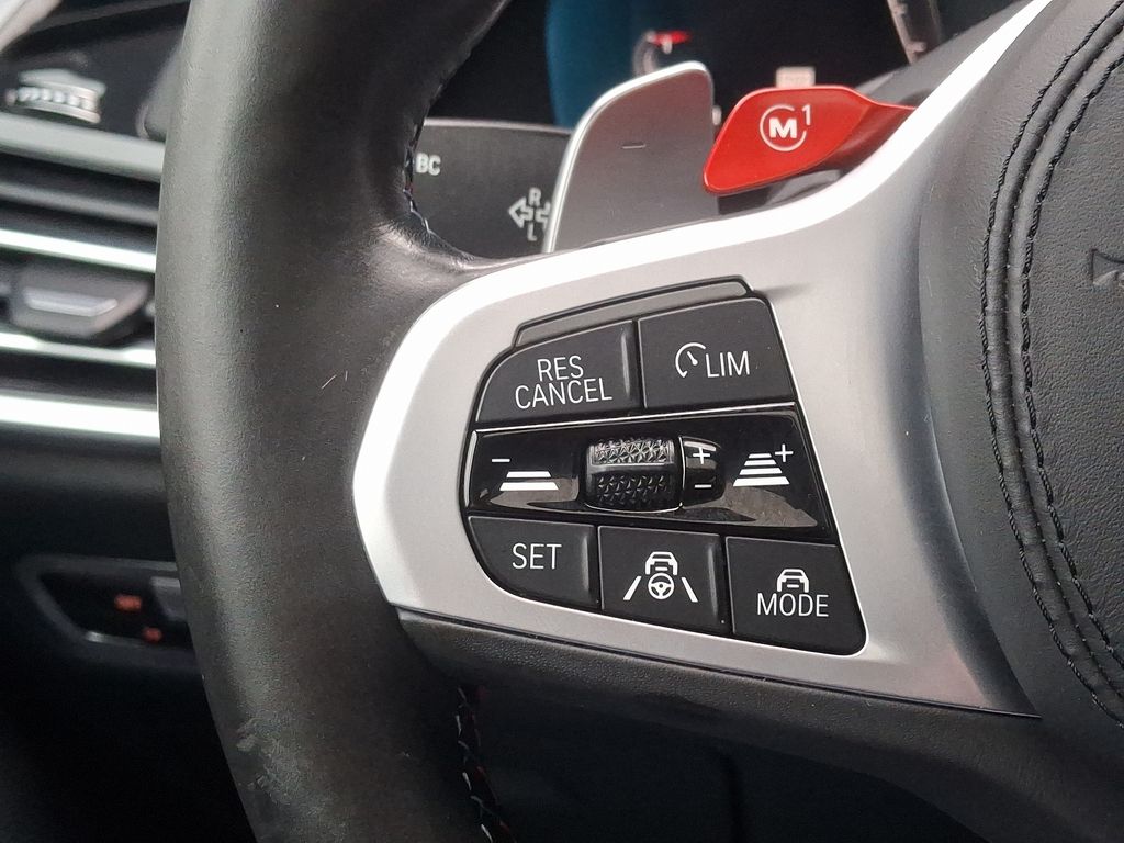 Vehicle image 22 of 32