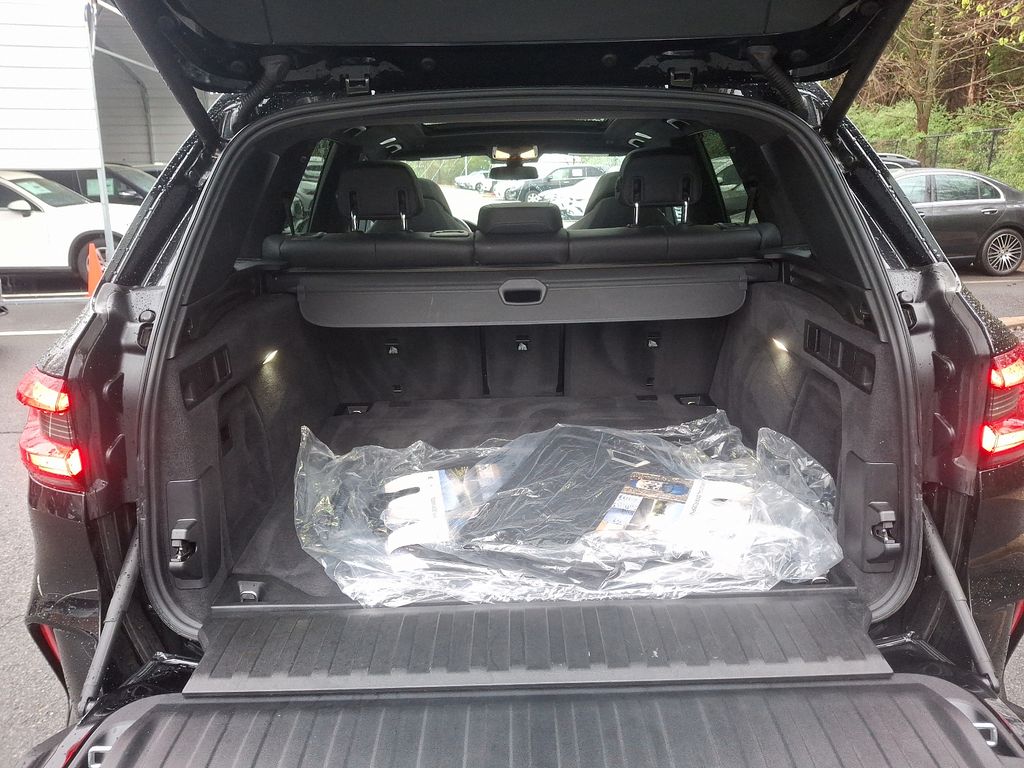 Vehicle image 30 of 32