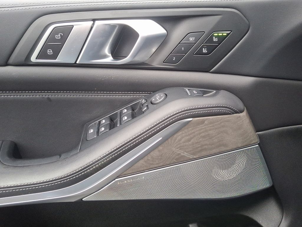 Vehicle image 12 of 32