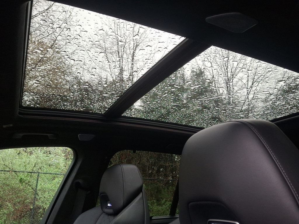 Vehicle image 14 of 32