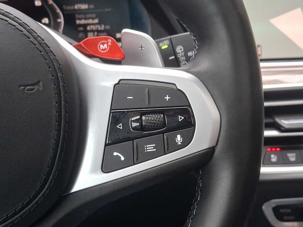 Vehicle image 23 of 32