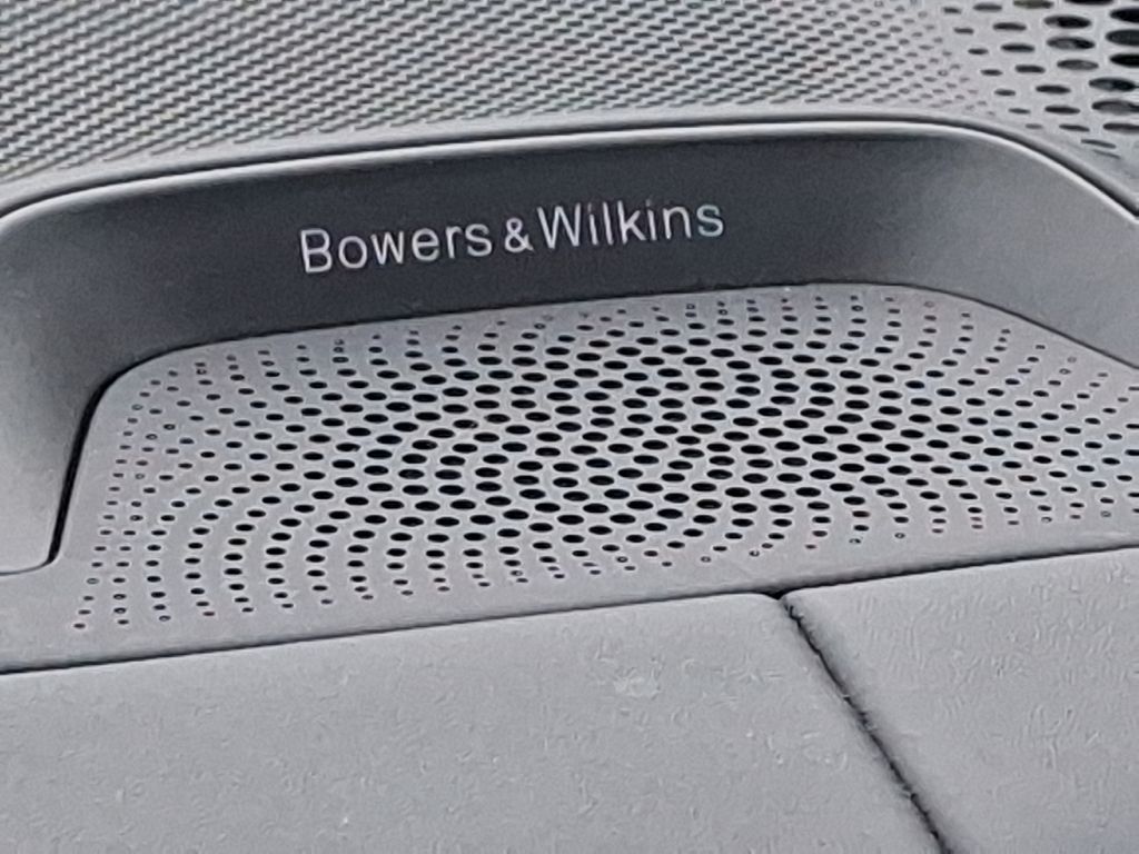 Vehicle image 27 of 32