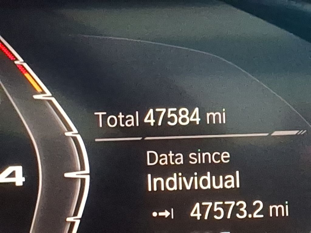 Vehicle image 21 of 32