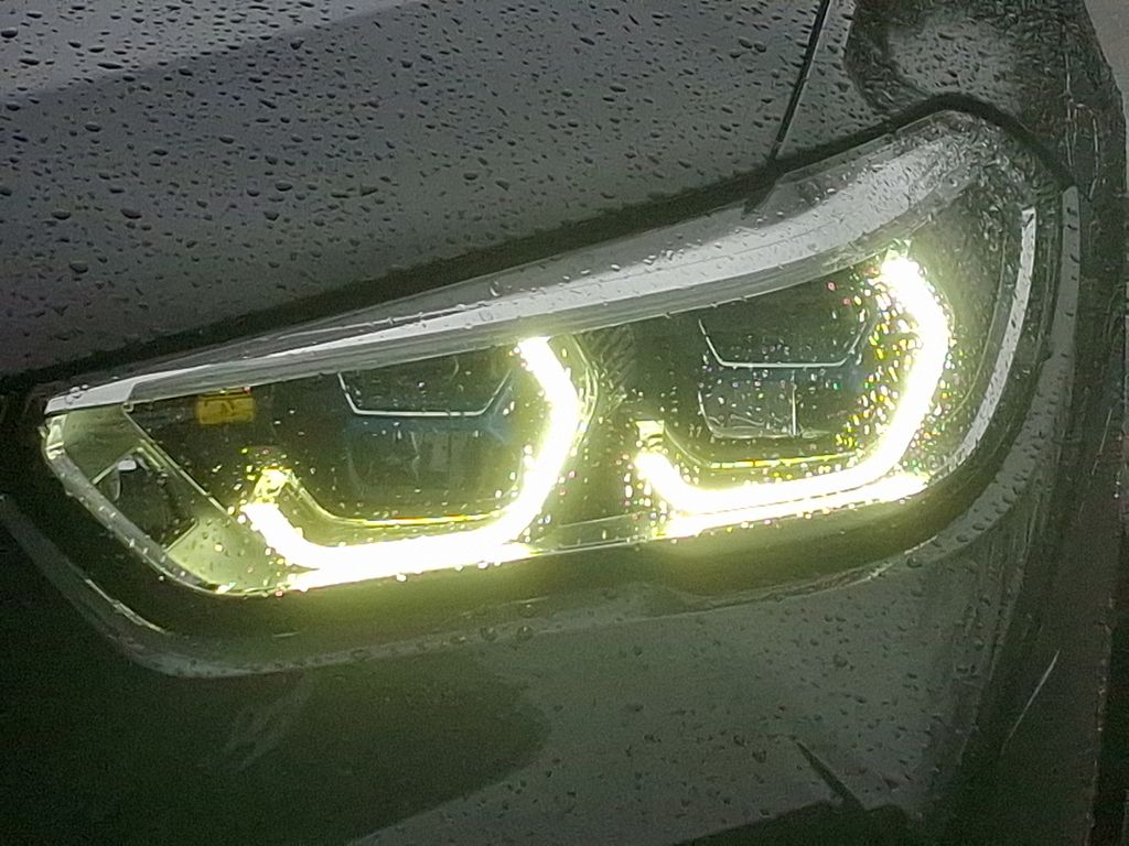 Vehicle image 9 of 32