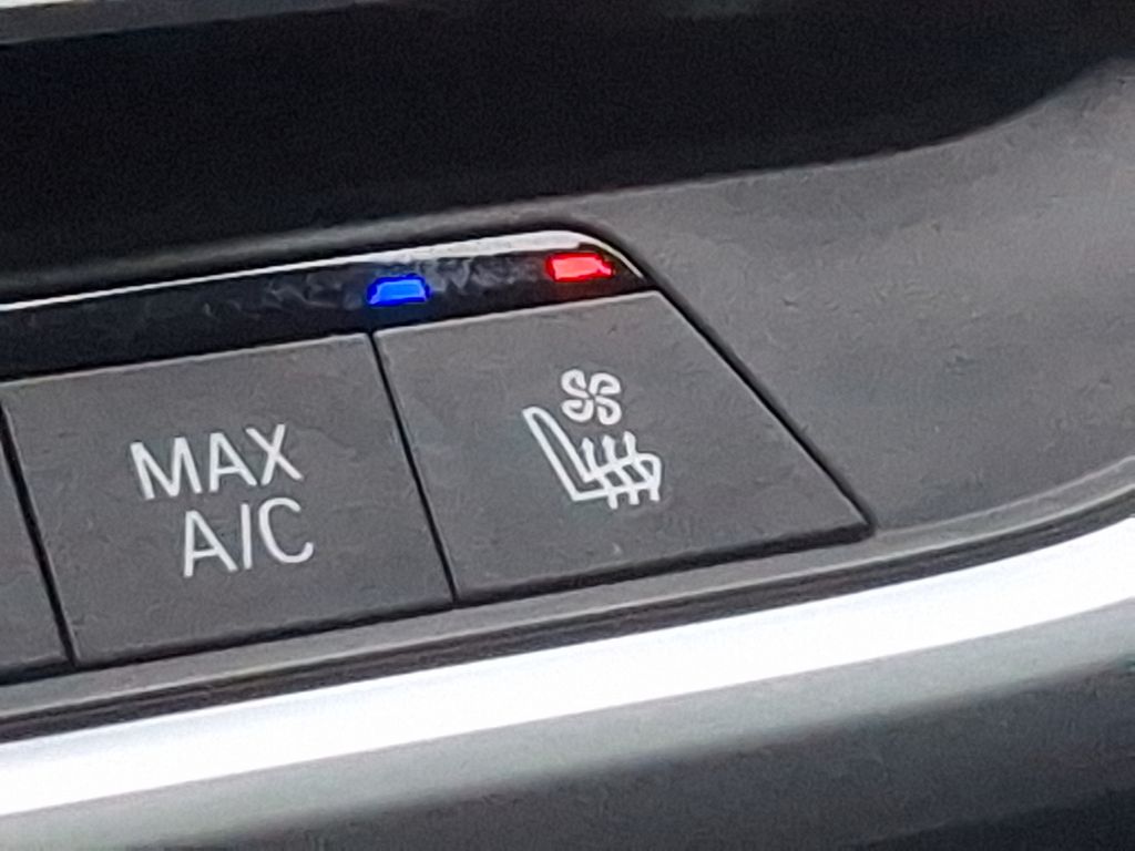 Vehicle image 26 of 32