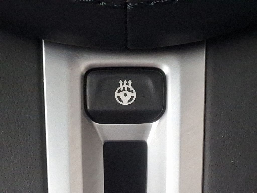 Vehicle image 24 of 32
